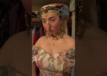 Essa garota parece que nasceu na época errada. #curiosidades #realeza #inglaterra #viral #shorts