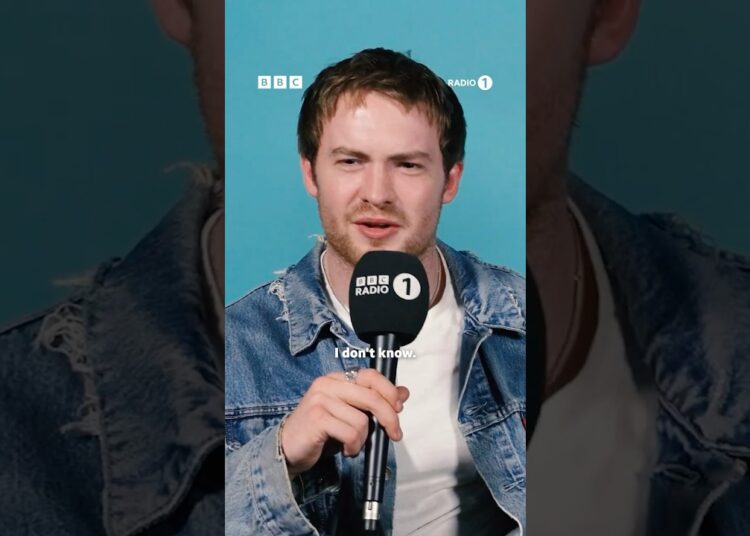 Can they guess the Charli XCX song?