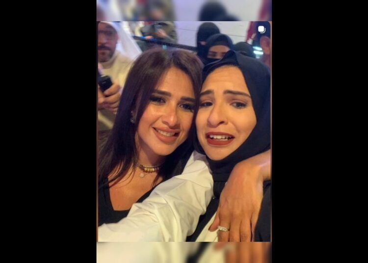 إيه سر جمالك يا ياسمين❤️استقبال حافل ياسمين عبدالعزيز فى الكويت بالأحضان والدموع و السقا يفاجئها