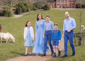 Los pequeños miembros de la realeza de William y Kate hoy: raros momentos familiares revelados