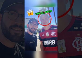 FAMOSOS vestindo a CAMISA do FLAMENGO!😱🖤❤️ (Parte1) #flamengo #mengão #mengo #shorts #futebol #crf