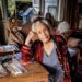 A artista Betye Saar, cujo trabalho refletia a identidade negra, morreu aos 99 anos