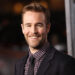 A esposa de James Van Der Beek compartilha fotos emocionantes das filhas no set de 'Elle'
