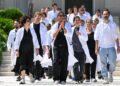 A estreia de designers causou grande impacto na mídia durante a Paris Couture Week