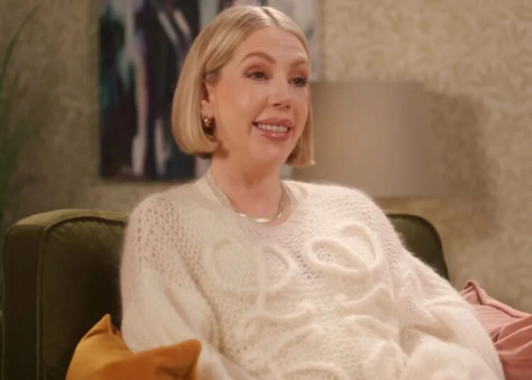 A estrela de TV canadense Katherine Ryan nomeia seu filho ‘favorito’ e chama seus outros três filhos de ‘Nepo-Babies’