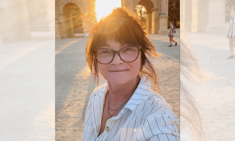 A eterna Valerie Bertinelli, 66, posa em uma selfie sem maquiagem enquanto dá conselhos sinceros sobre traumas: 'Cure essas feridas de infância'
