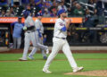 A implosão do arremesso gradativo do Mets desperdiça a liderança inicial em uma derrota feia para o último colocado Royals