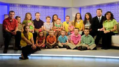 A irmã de Jim Bob Duggar diz que a família deve ser investigada
