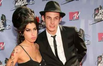 A mãe de Amy Winehouse se lembra dela no 15º aniversário da morte