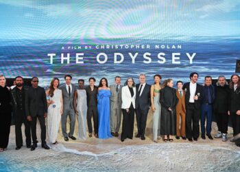 A namorada de Elliot Page, Julia Shiplett, compartilha lindas fotos da estreia de “The Odyssey”