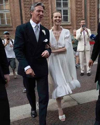 A supermodelo Eva Herzigová se casa com o empresário italiano Gregorio Marsiaj após 25 anos juntos