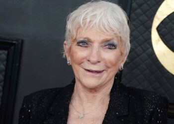 A turnê de despedida de Judy Collins não significa adeus