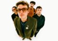 ABORRÍVEL E ADORÁVEL | YARD ACT RETORNA COM NOVO ÁLBUM ‘VOCÊ VAI PRECISAR DE UM POUCO DE MÚSICA”