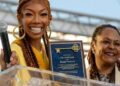 “Acho que quero fazer um novo álbum”: Brandy provoca novas músicas depois de ser homenageada com a chave da cidade natal do Mississippi