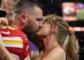 Adam Sandler se casa com Taylor Swift e Travis Kelce na frente de 1.000 celebridades aleatórias no Madison Square Garden: o longo pesadelo nacional acabou