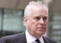 Andrew Mountbatten-Windsor não se juntará à família real nas férias de verão