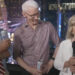 Andy Cohen e Anderson Cooper perdem o controle enquanto Cheri Oteri oferece a visita celestial de Barbara Walters