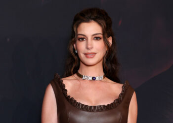 Anne Hathaway adora 'filho dos sonhos' Tom Holland