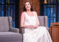 Anne Hathaway conta por que ela chama seu bebê de 'buzzer-beater' enquanto fala sobre sua gravidez 'incrível'