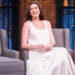 Anne Hathaway conta por que ela chama seu bebê de 'buzzer-beater' enquanto fala sobre sua gravidez 'incrível'