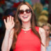 Anne Hathaway mostra barriguinha de bebê com dois looks vermelhos no primeiro dia de publicação de 'The Odyssey' - Just Jared - Celebrity News and Gossip