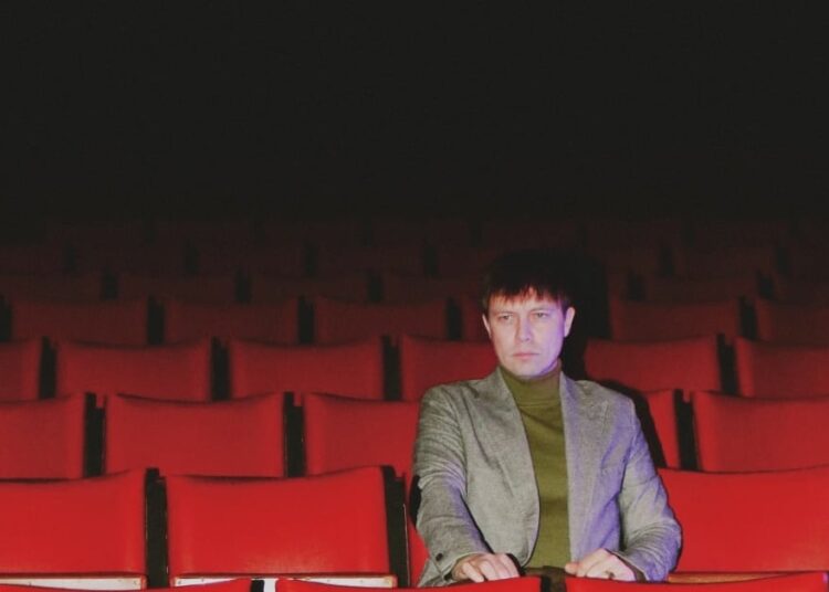 Anthonie Tonnon anuncia turnê mundial, primeira música nova em 3 anos