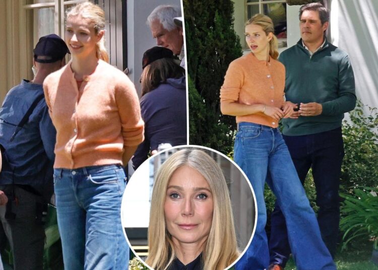 Apple Martin se parece exatamente com a mãe Gwyneth Paltrow enquanto ela filma seu primeiro grande papel no cinema