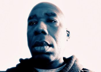 Artista de música eletrônica H+ lança novo hub digital para conectar