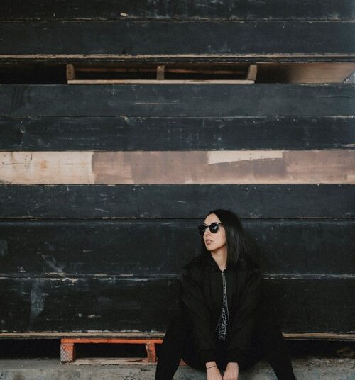 Artista pop de sonho Eau the Music encontra esperança no silêncio no novo single “In This Silence”, anuncia álbum de estreia ‘Light in the Dark’