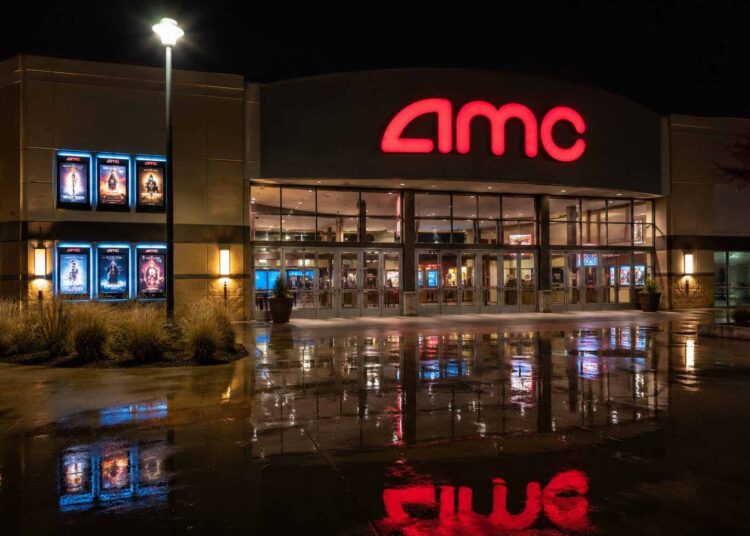 As ações da AMC Entertainment (NYSE:AMC) sobem após o marco de 'The Odyssey', enquanto a diluição ressalta os desafios do fluxo de caixa