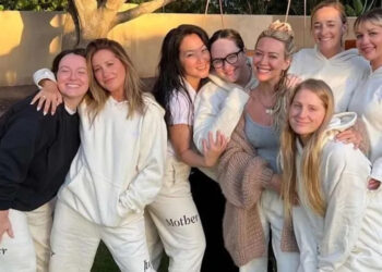 Ashley Tisdale é uma mãe tóxica no novo programa de TV da Netflix, Ali Wong e mais 1 estrela também