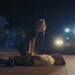 Assista: Riley Green está completamente bêbado no novo videoclipe de 'Think As You Drunk'
