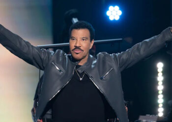 Atualização de saúde de Lionel Richie após susto no palco, shows adiados