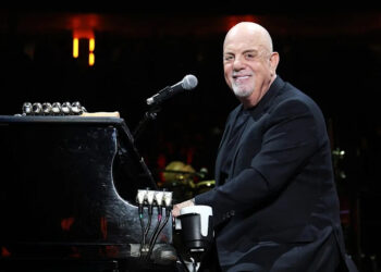 Billy Joel diz que músicos idosos que continuam gravando discos além do seu auge 'diluem seu legado'