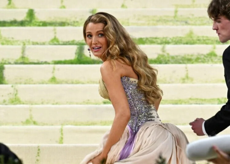 Blake Lively congelou quando o casamento de Taylor Swift começou