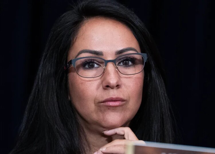Boebert atormentado pelos efeitos do Botox em entrevista de cair o queixo