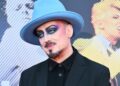 Boy George é criticado por lançar música pró-Israel