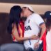 Brad Pitt dá um beijo com Ines De Ramon na Copa do Mundo em rara exibição de PDA