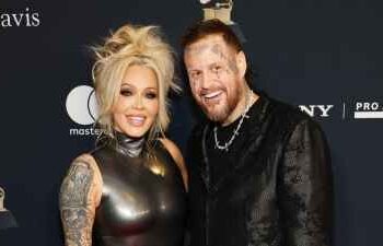Brianna Chickenfry bate Bunnie Xo 'protegendo' o Jelly Roll