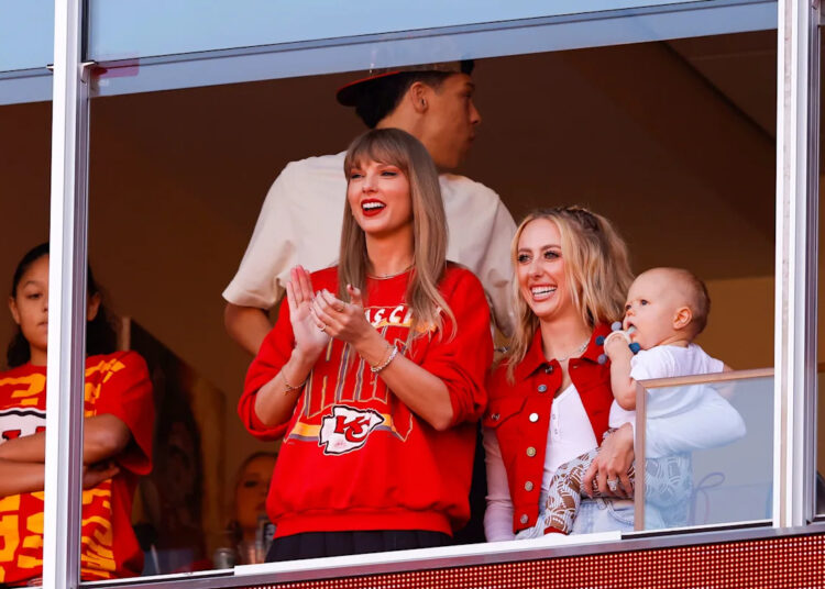 Brittany Mahomes compartilha fotos da noite do jantar de ensaio de Taylor Swift e Travis Kelce