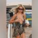 Brooks Nader sofre mau funcionamento do guarda-roupa no Club 55 em Saint-Tropez
