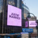 Cada detalhe selvagem do casamento MSG de Taylor Swift e Travis Kelce - de jogos de arcade e 'JUST&T MARRIED' a uma surpresa de Adam Sandler