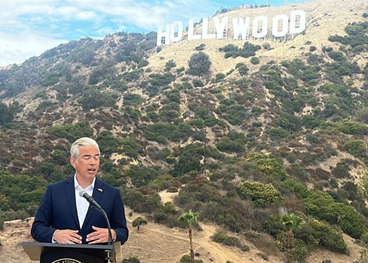Califórnia abre processo para impedir fusão entre Paramount e WB