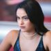 Camila Mendes precisou de medicação para se ‘entorpecer’ no set de “Riverdale” em meio a um ‘ambiente de panela de pressão’