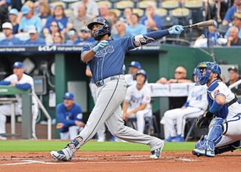 Caminero acerta home run histórico enquanto Rays em brasa derrotam Royals