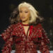 Cardi B relembra seus laços de gangue e garante aos fãs que ela está ‘limpa como um apito’ agora