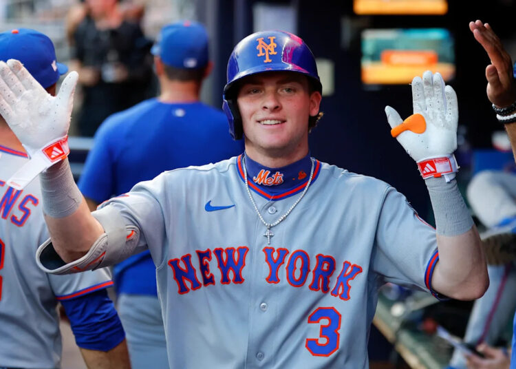 Carson Benge, do Mets, acerta o 'home run da Little League' após 3 erros selvagens para abrir o jogo contra o Royals