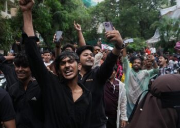 Celebridades indianas duramente criticadas pelo silêncio em…