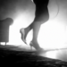 Charli XCX compartilha nova música “If You Take Away The Music, Then What Has She Got?”: Ouça