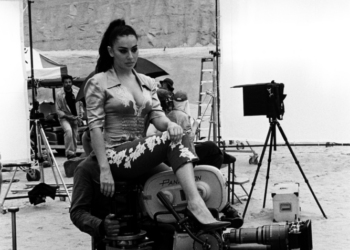 Charli xcx entra em uma nova era com música, moda e cinema